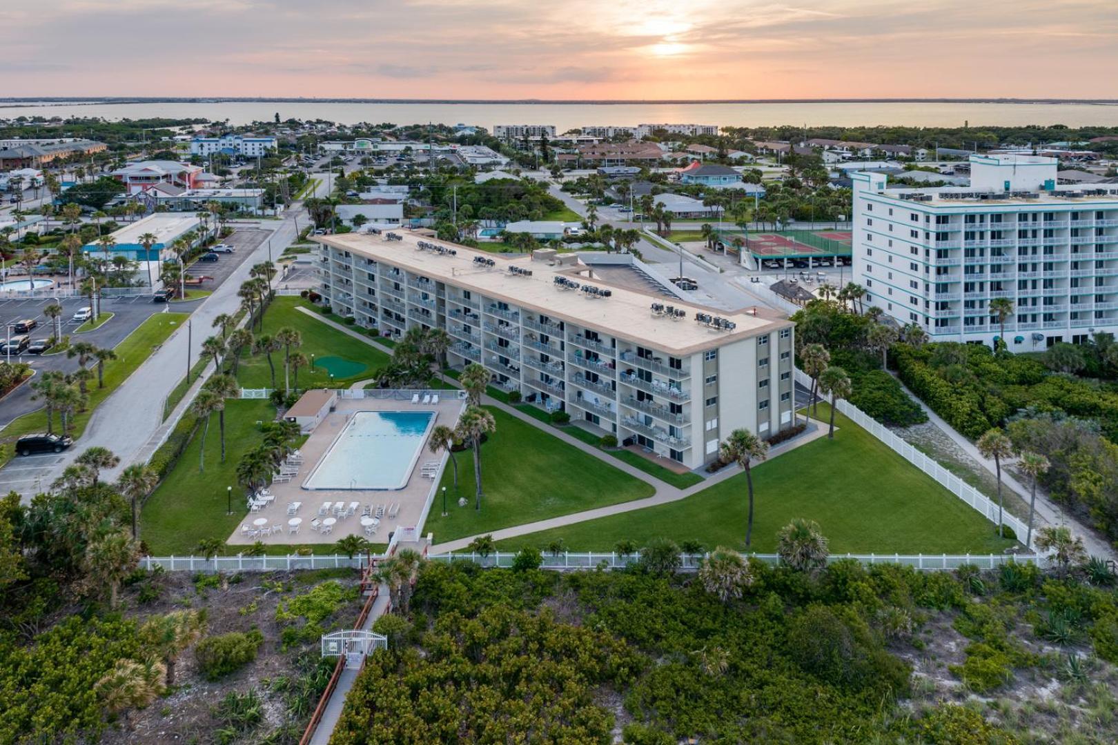 Cocoa Beach Towers Экстерьер фото