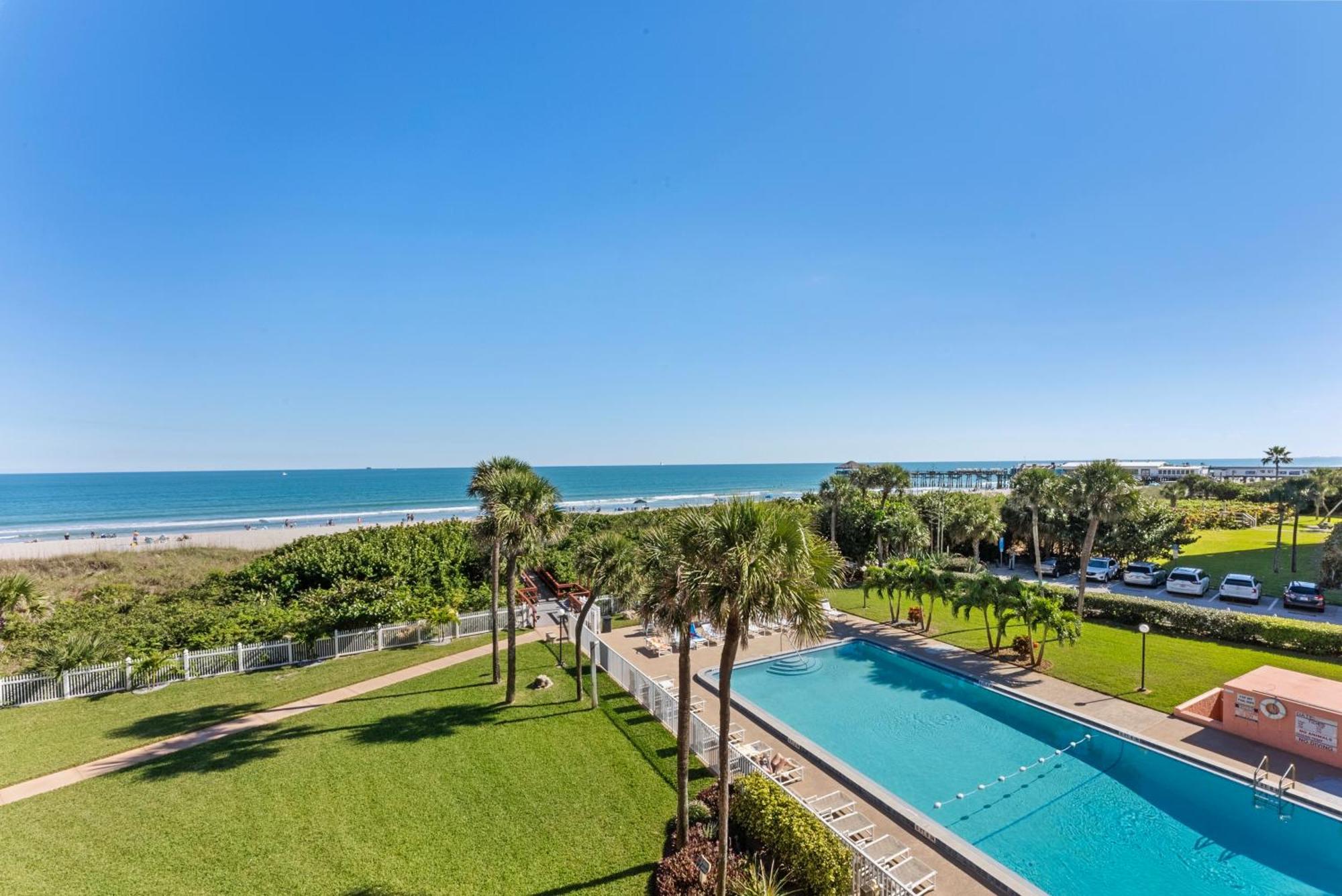 Cocoa Beach Towers Номер фото
